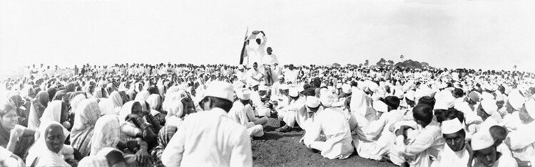 4.10.1-Gandhi-at-Surat-1-April-1930.jpg