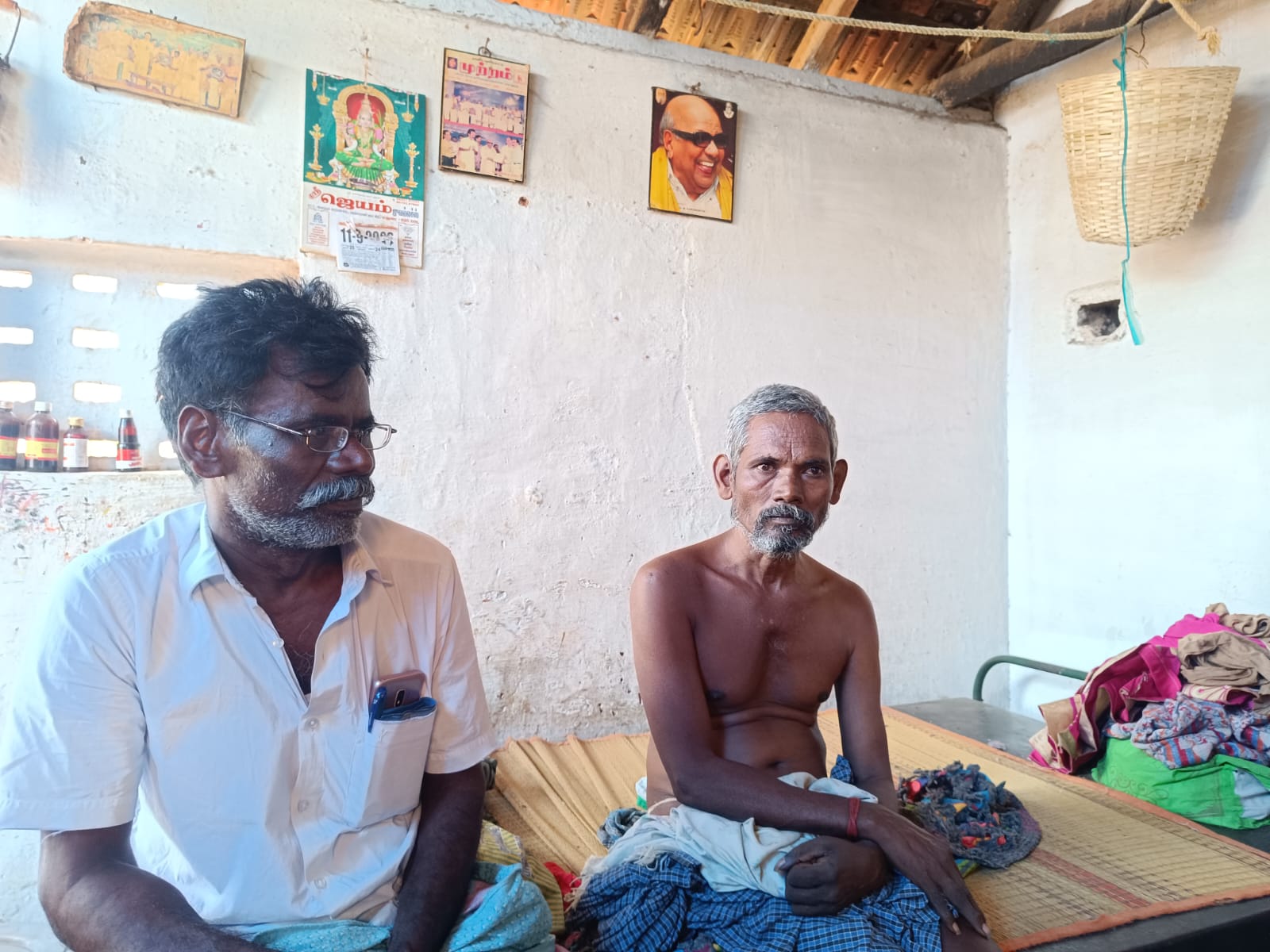 Periya-Karuppan-sitting-under-M-Karunanidhis-photo-that-adorns-his-room-768x576.jpg