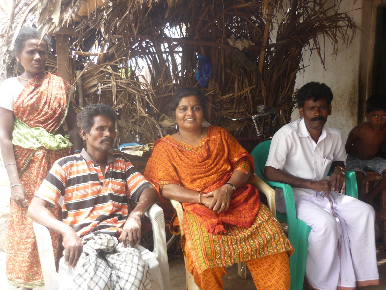 The-author-with-Baluchami-Periya-Karuppan-and-his-wife-Azhakiya-Pennu-in-2014-768x576.jpg